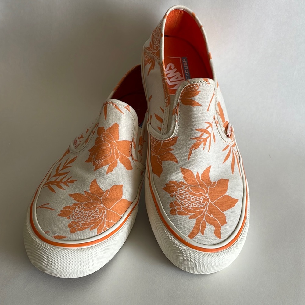 VANS•CLASSIC SLIP ON•ISLAND FLOWERS•ULTRA CUSH•WOMENS 10 / MENS 8.5